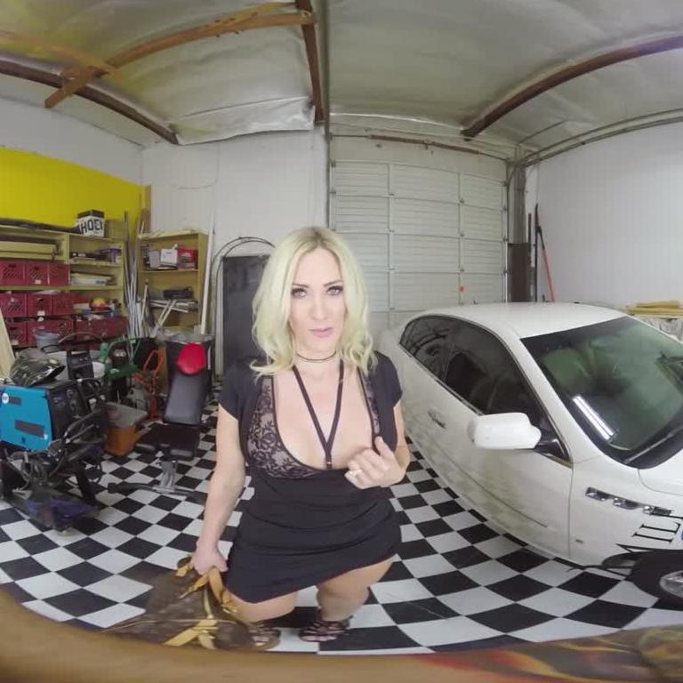 Sexy MILF VR Mechanic