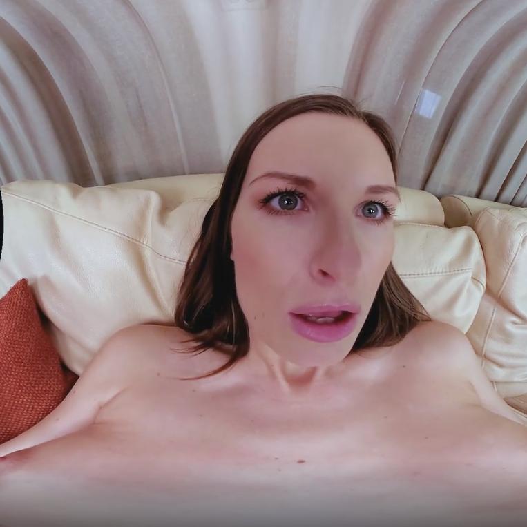 Her face is stunning VR Porn Video